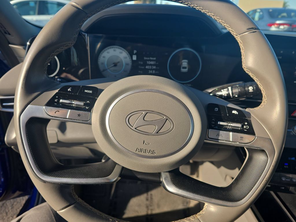Used 2025 Hyundai Elantra SEL FWD image 13