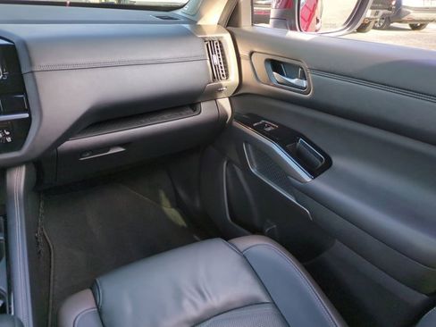 Used 2024 Nissan Pathfinder Platinum w/ Black Appearance Package image 17