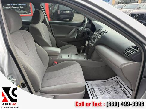 Used 2011 Toyota Camry LE FWD image 9
