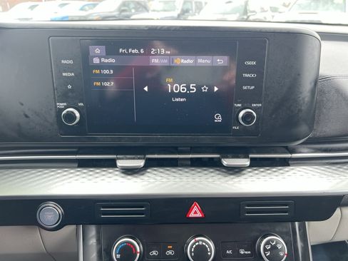 Used 2022 Kia Carnival LX image 18