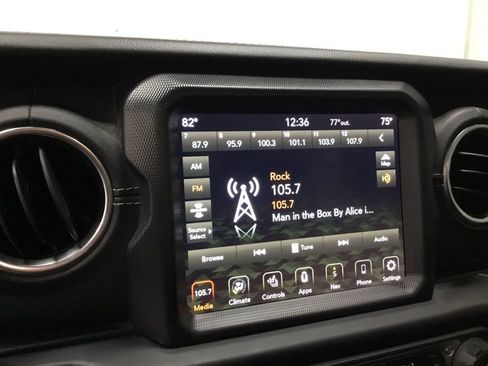 Used 2020 Jeep Wrangler Unlimited Sahara AWD/4WD image 18