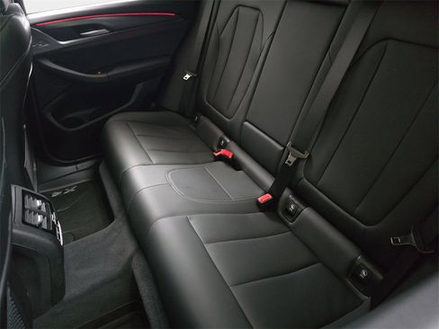 Used 2025 BMW X4 xDrive30i w/ Premium Package image 17