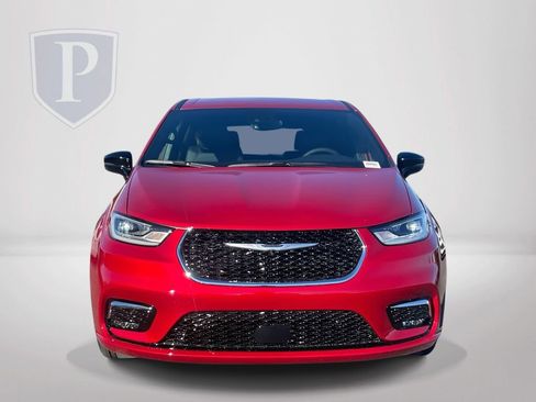 New 2026 Chrysler Pacifica Select image 3