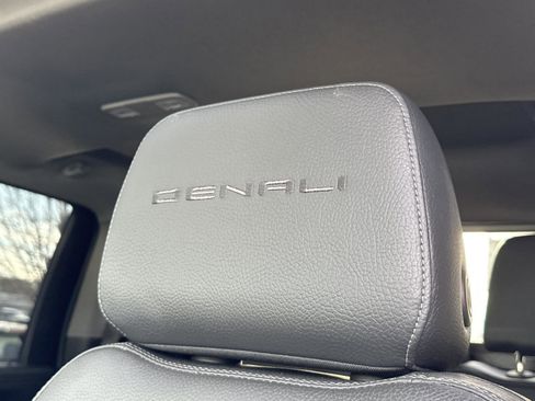 Used 2023 GMC Sierra 3500 Denali w/ Denali Black Diamond Edition image 14