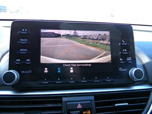 Used 2018 Honda Accord LX image 9