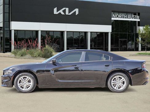 Used 2019 Dodge Charger SXT image 4