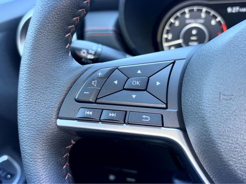 New 2025 Nissan Versa SR w/ Trunk Package image 20