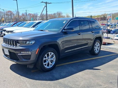 Certified 2023 Jeep Grand Cherokee Limited AWD/4WD image 6