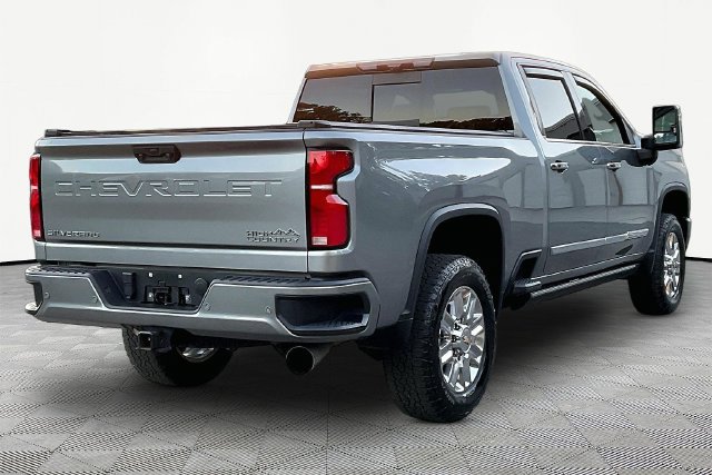 Used 2024 Chevrolet Silverado 2500 High Country w/ High Country Premium Package AWD/4WD image 5