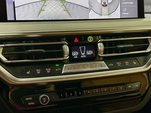 Used 2025 BMW X4 xDrive30i w/ Premium Package image 19