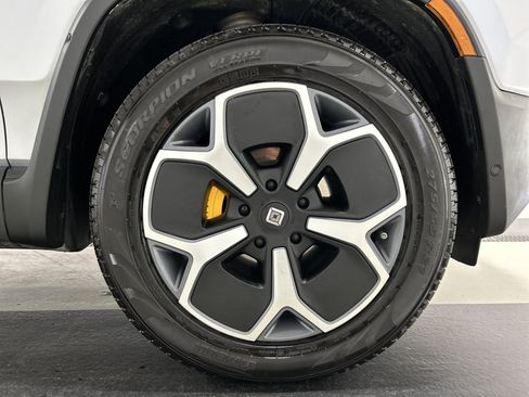 Used 2023 Rivian R1T Adventure AWD/4WD image 13