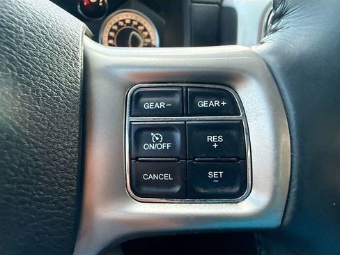 Used 2017 RAM 1500 Laramie image 35