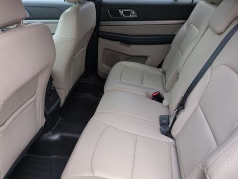 Used 2018 Ford Explorer XLT w/ Equipment Group 202A AWD/4WD image 19