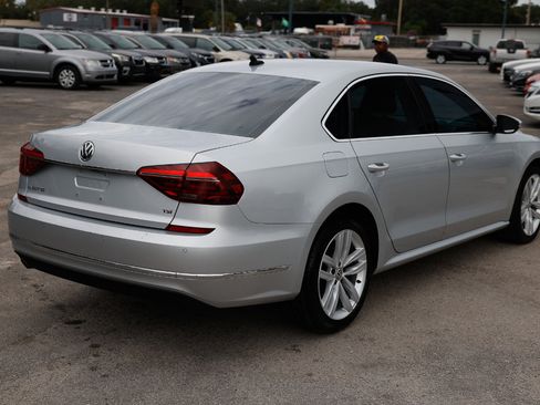 Used 2018 Volkswagen Passat 2.0T SE image 11