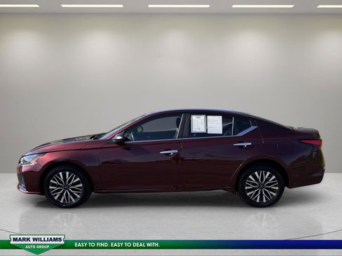 Used 2025 Nissan Altima 2.5 SV AWD/4WD image 6