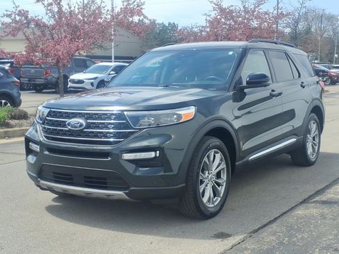 Certified 2023 Ford Explorer XLT w/ Equipment Group 202A AWD/4WD image 3