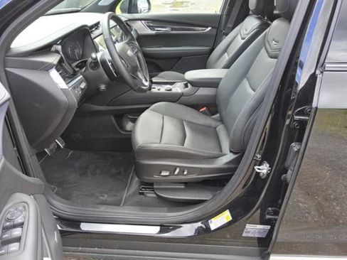 Certified 2025 Cadillac XT6 Sport w/ Technology Package AWD/4WD image 4