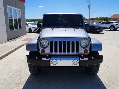 Used 2013 Jeep Wrangler Unlimited Sahara w/ Dual Top Group AWD/4WD image 9