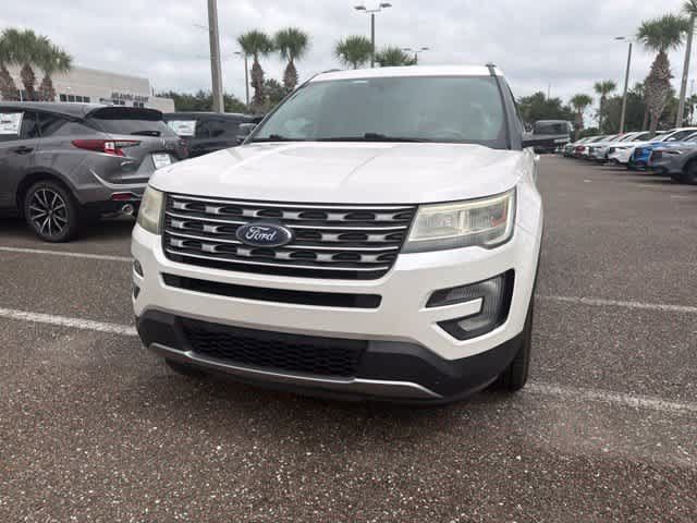 Used 2017 Ford Explorer XLT FWD image 3