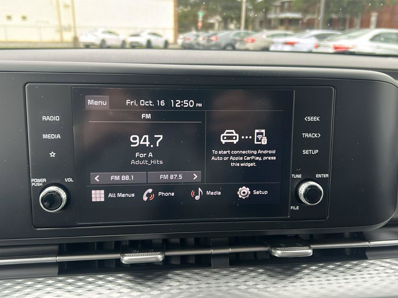 Used 2024 Kia Carnival LX FWD image 19