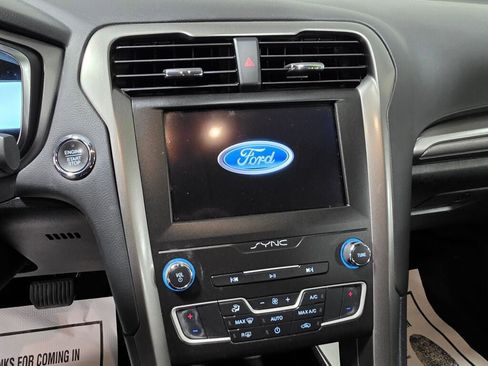 Used 2020 Ford Fusion SE FWD image 11