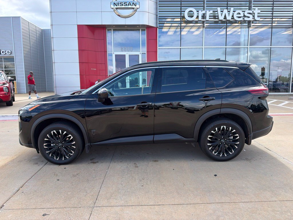 Used 2026 Nissan Rogue Dark Armor FWD image 2