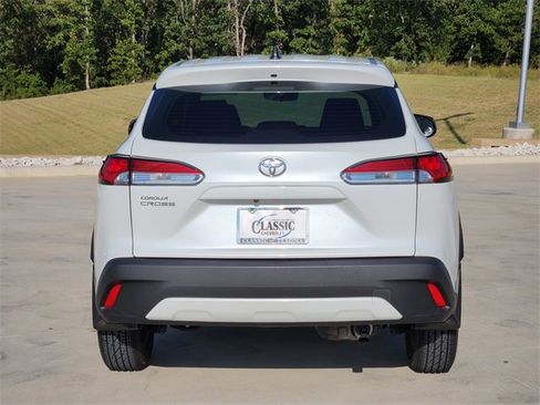 Used 2022 Toyota Corolla Cross L image 7