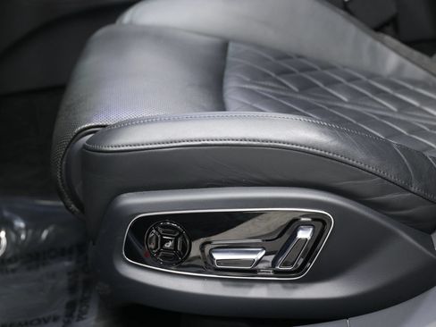 Used 2020 Audi S8 L w/ S8 Executive Package AWD/4WD image 14