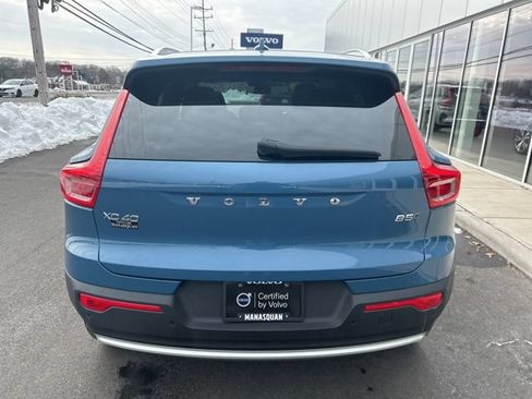Used 2025 Volvo XC40 B5 Plus AWD/4WD image 4