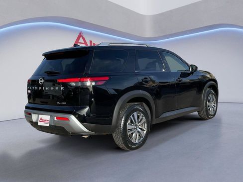 Used 2025 Nissan Pathfinder SL AWD/4WD image 5