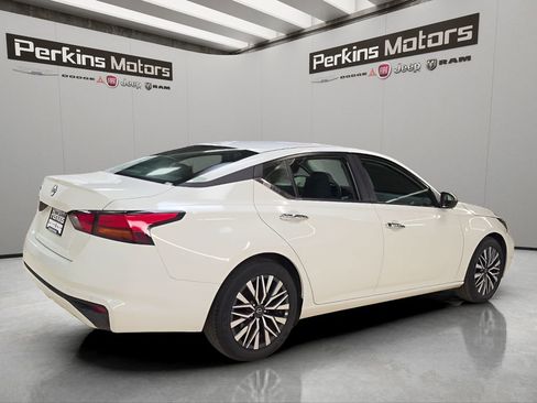 Used 2025 Nissan Altima 2.5 SV FWD image 5