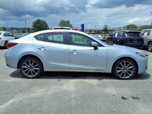 Used 2018 MAZDA MAZDA3 Touring FWD image 5