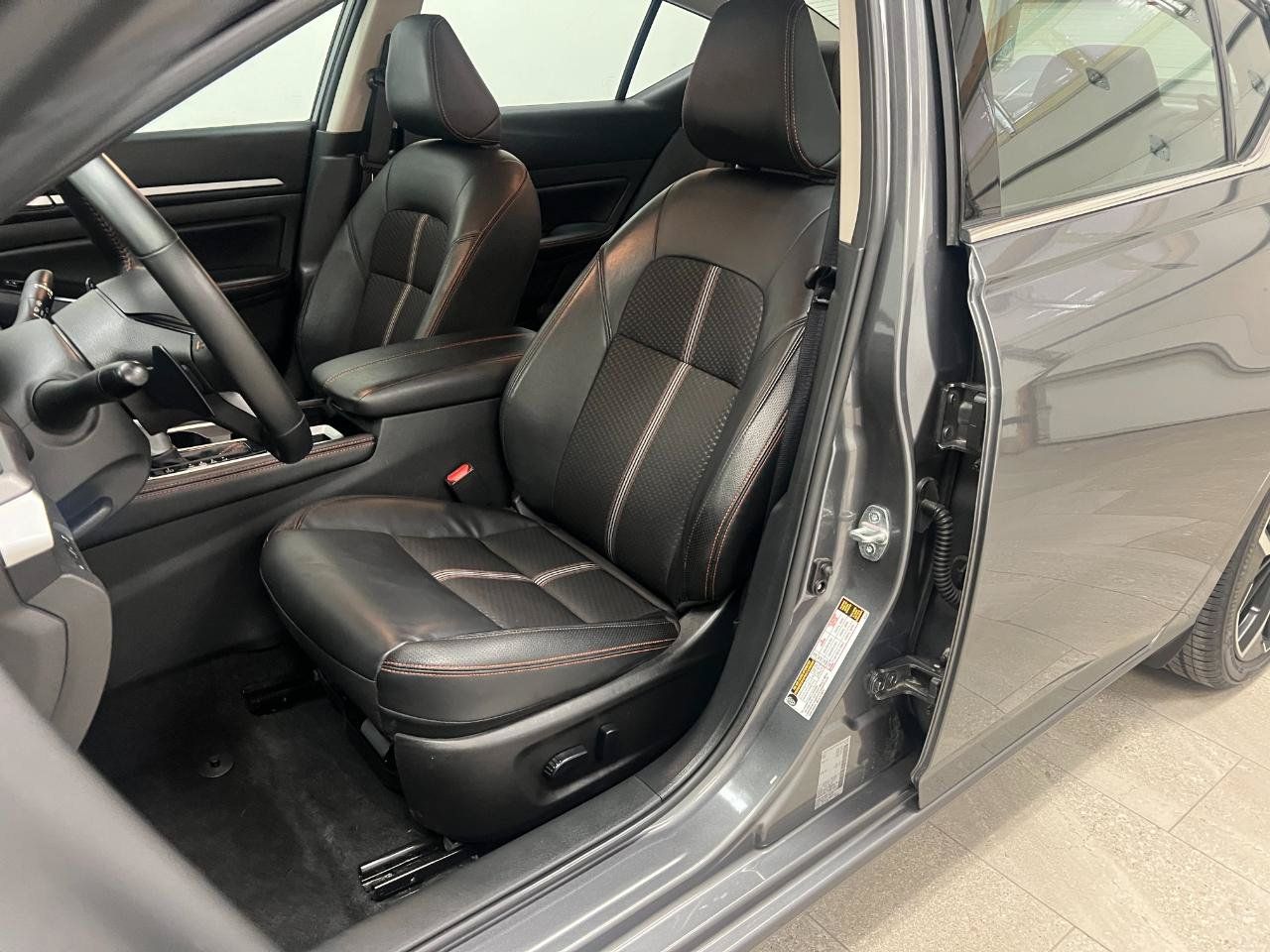 Used 2025 Nissan Altima 2.5 SR FWD image 25