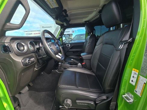 Used 2018 Jeep Wrangler Unlimited Sahara image 22