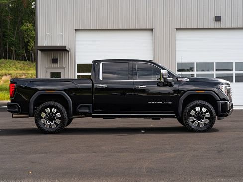 Used 2024 GMC Sierra 2500 Denali w/ Denali Reserve Package AWD/4WD image 8