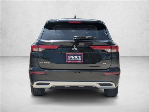 Used 2024 Mitsubishi Outlander SE image 6