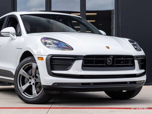 New 2026 Porsche Macan AWD/4WD image 9
