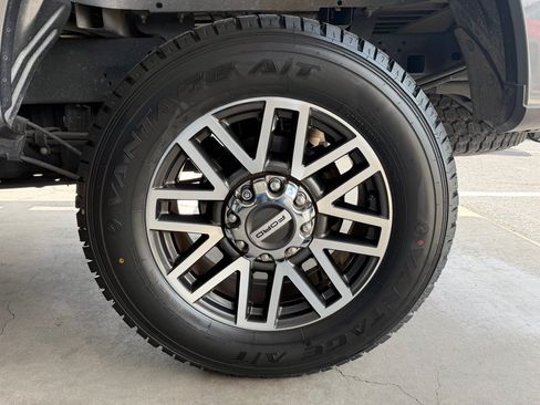 Used 2017 Ford F250 Lariat w/ Lariat Ultimate Package AWD/4WD image 58