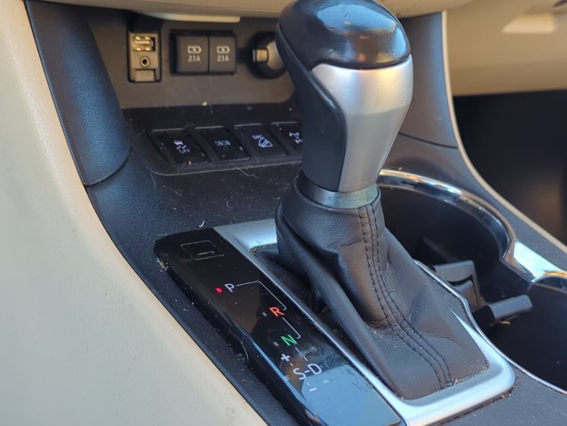 Used 2017 Toyota Highlander Plus w/ Carpet Mat Package AWD/4WD image 21