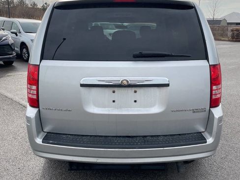 Used 2010 Chrysler Town & Country Touring w/ Trailer Tow Group image 7