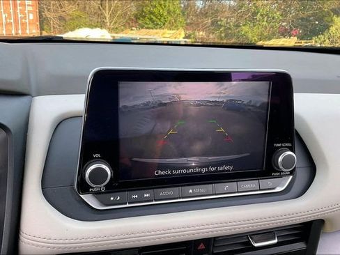 Used 2023 Nissan Rogue SV image 11