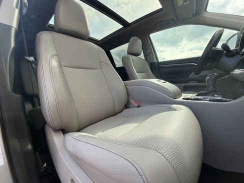 Used 2016 Toyota Highlander Limited Platinum image 38