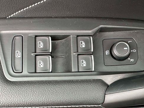 Certified 2023 Volkswagen Tiguan SE image 13