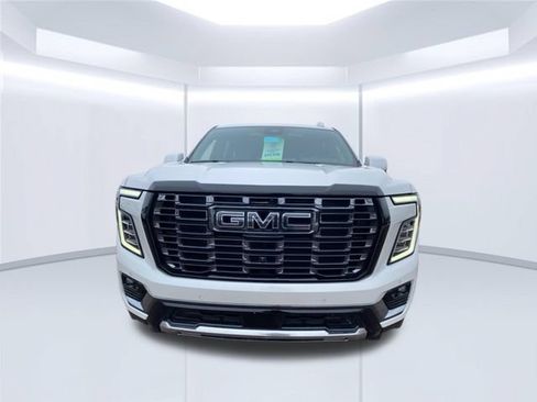 Used 2025 GMC Yukon XL Denali Ultimate w/ LPO, Floor Liner Package AWD/4WD image 17