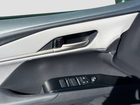 Used 2025 Toyota Camry SE FWD image 18