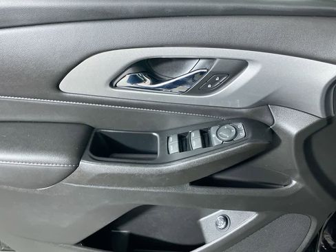 Used 2022 Chevrolet Traverse LT image 13