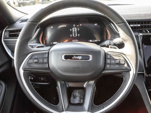 New 2025 Jeep Grand Cherokee Altitude image 29