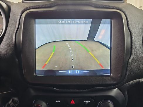 Used 2018 Jeep Renegade Trailhawk w/ UConnect 8.4 Nav Group image 29