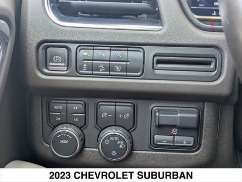 Used 2023 Chevrolet Suburban Z71 w/ Luxury Package AWD/4WD image 19