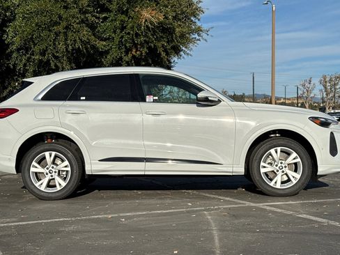 New 2025 Audi Q5 Premium image 3